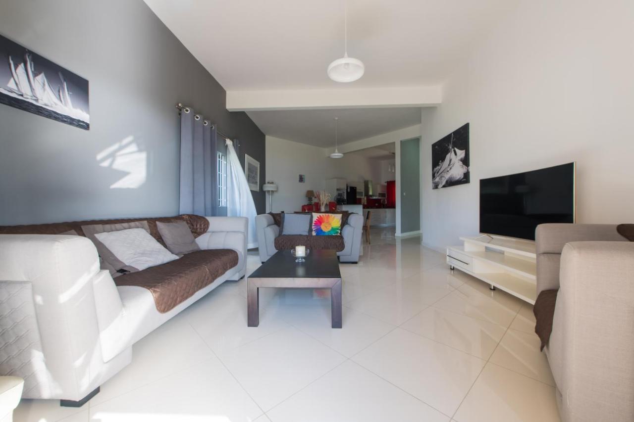 Pierre Bleue Beachfront Villa Flic-en-Flacq 외부 사진