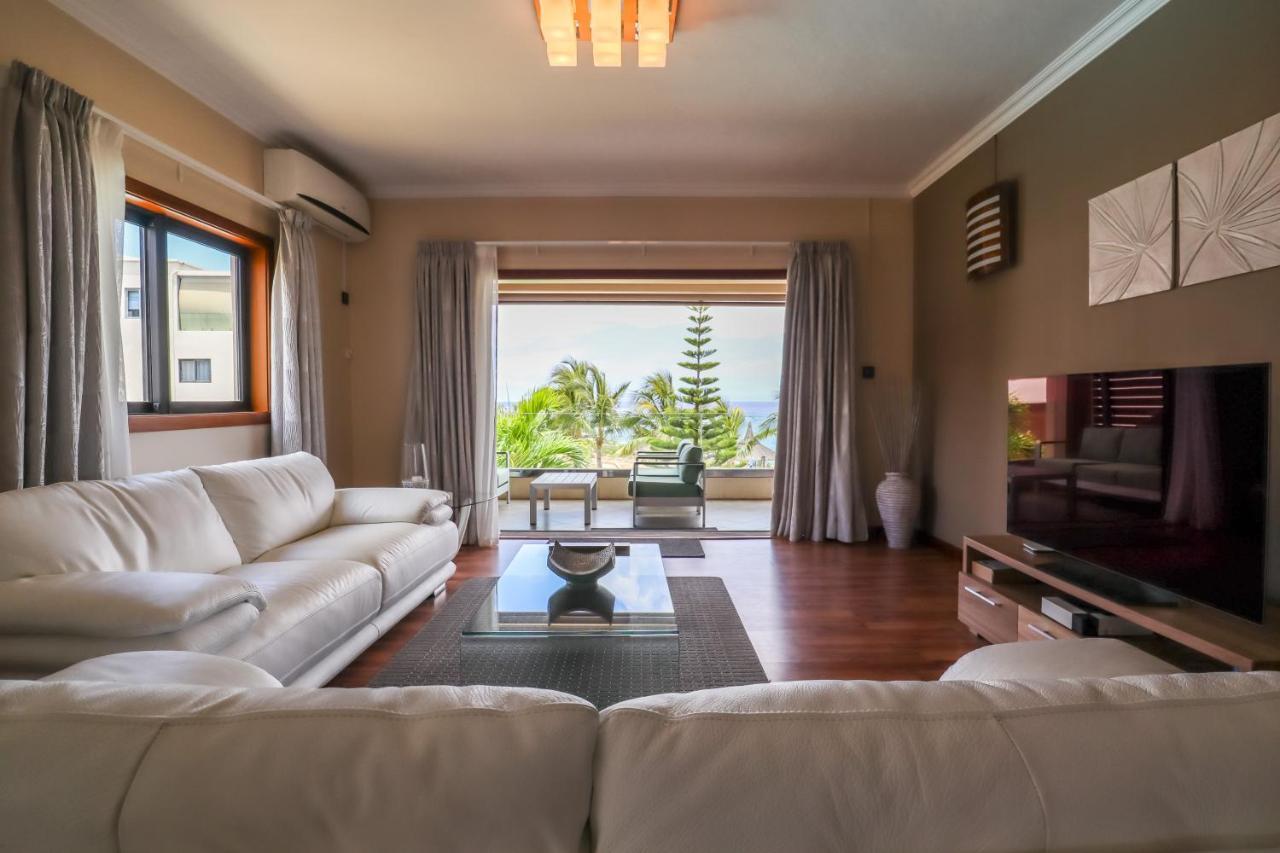 Pierre Bleue Beachfront Villa Flic-en-Flacq 외부 사진